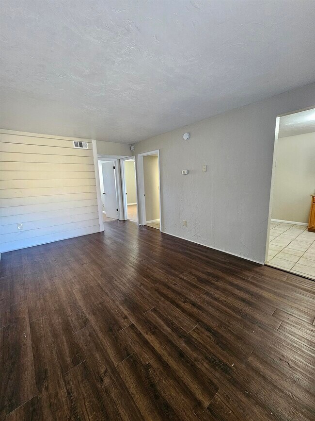Foto del edificio - 700 N Calhoun St