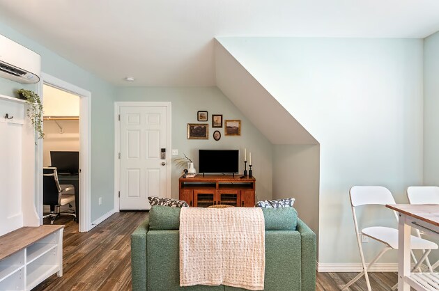 Building Photo - 1041 NW Connell Ave