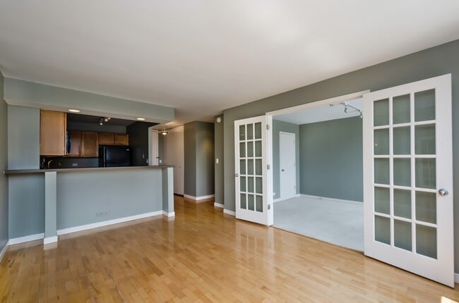 Building Photo - 655 W Irving Park Rd
