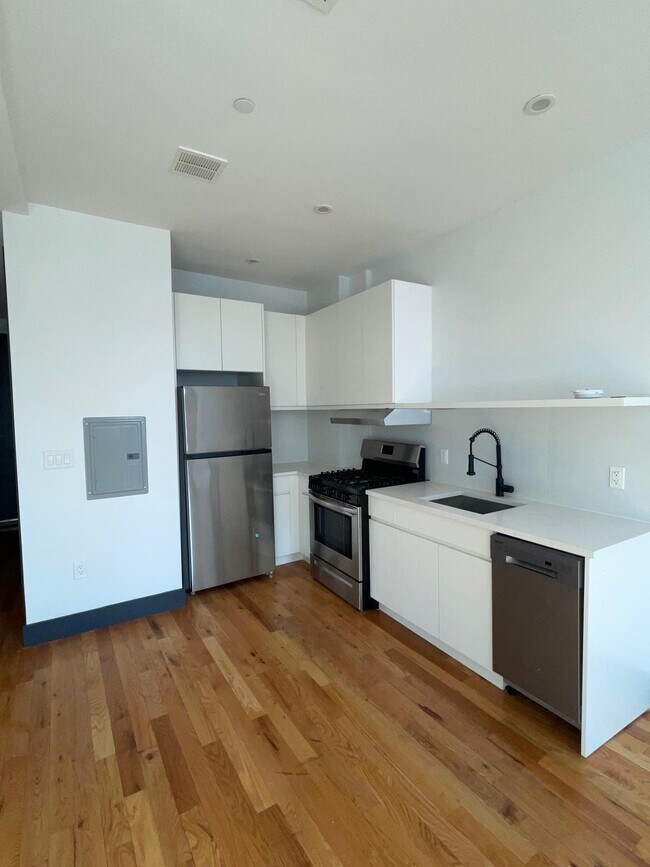 Foto del edificio - 568-572 Communipaw Ave