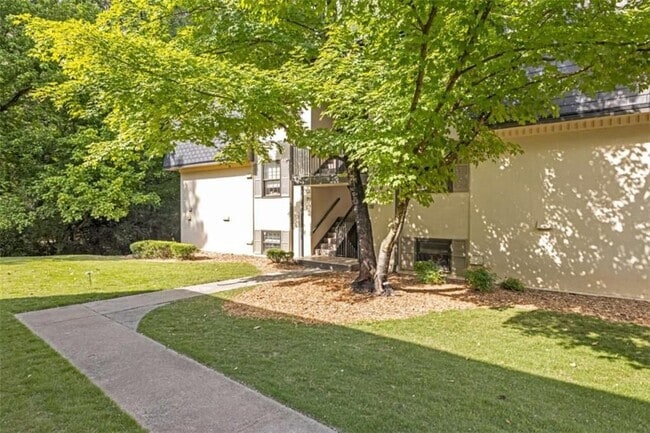 Building Photo - 118 Lablanc Way