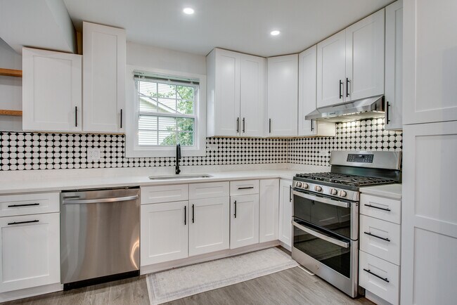 Foto del edificio - 3110 Winchester Ct E