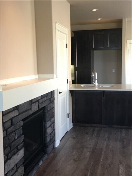 Foto del edificio - Parkland Townhome in SW Redmond