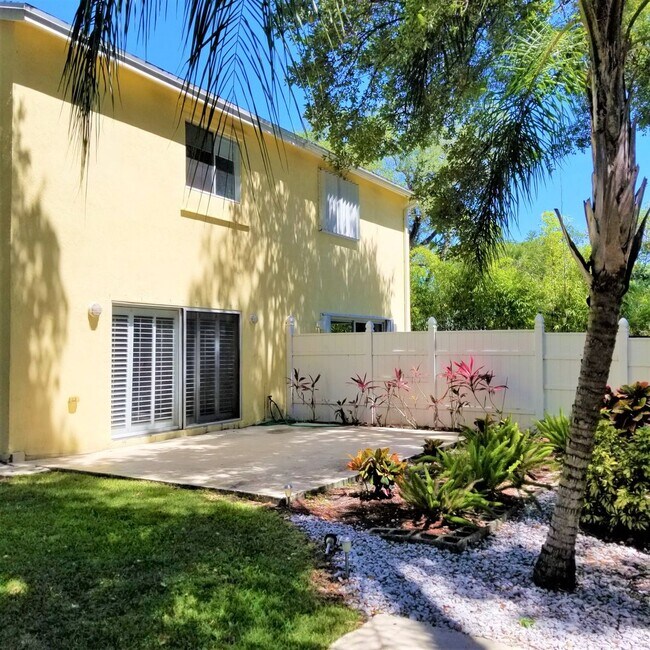 Foto del edificio - Well-maintained and amazing 2/2 townhome! ...