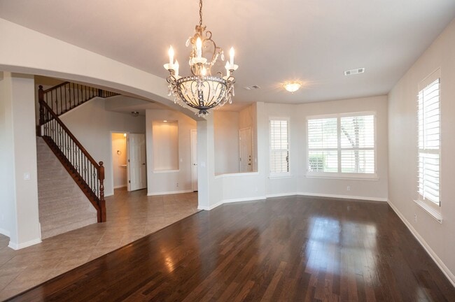 Building Photo - Luxurious Two Story in Sierra Vista!