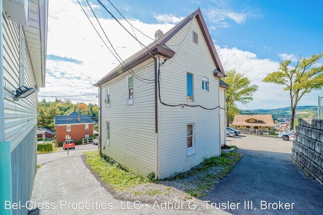 Building Photo - 3 br, 1.5 bath House - 709 Naomi St