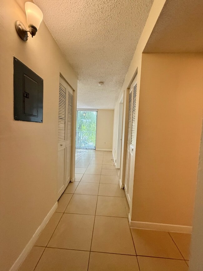 Foto del edificio - 1720 NW North River Dr