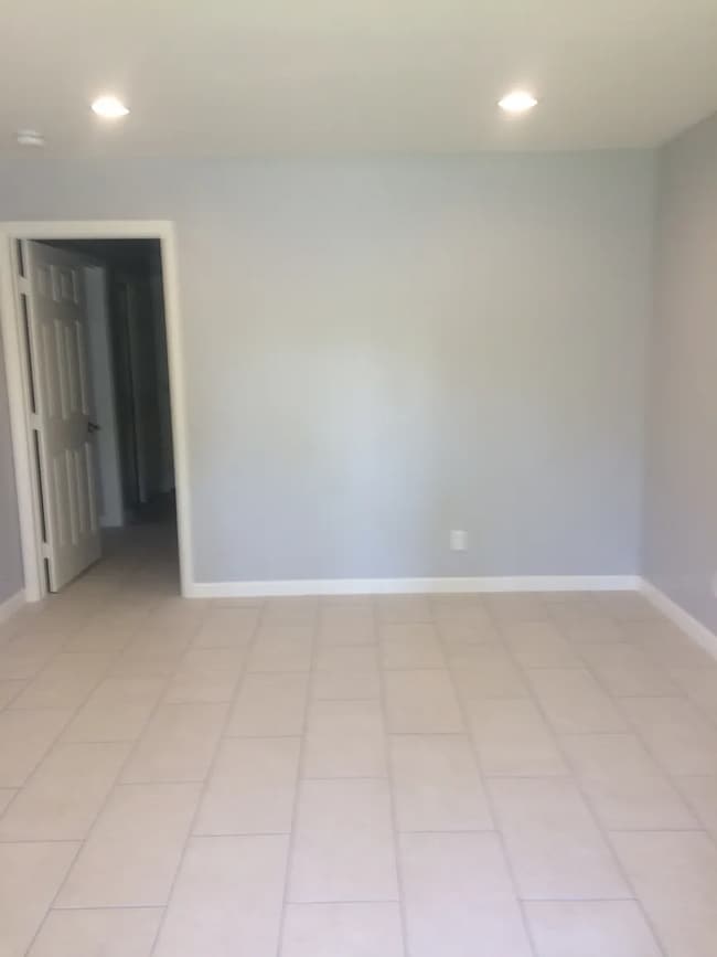 Foto del edificio - 300 W Via Escuela Apartments