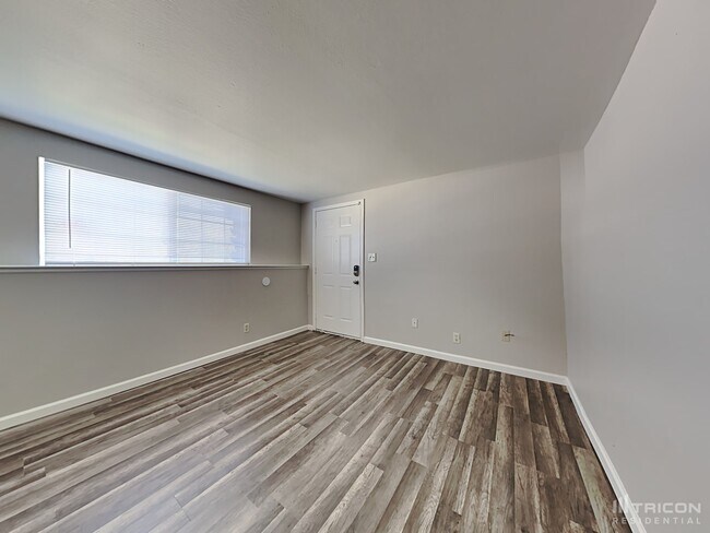 Building Photo - 331 San Marino Ave