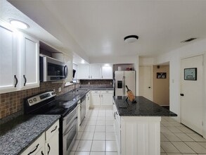 Building Photo - 25303 Avery Hill Ln