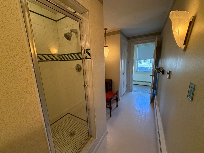 Building Photo - 529 Park Ave