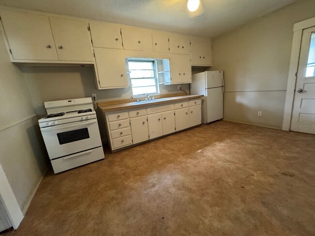 Building Photo - HM 1020 18th Ave A