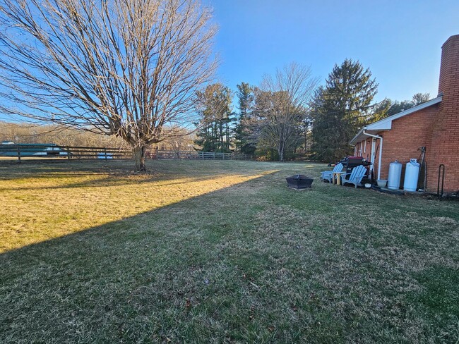 Building Photo - Christiansburg, 3 BR / 2.5 BA, Available A...