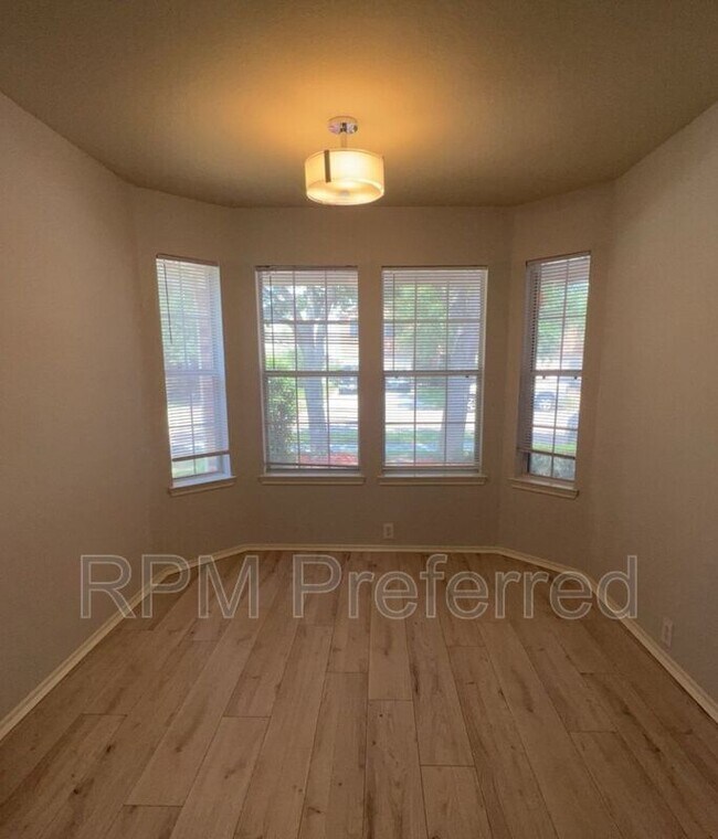 Foto del edificio - 6011 Baldwin Elm St