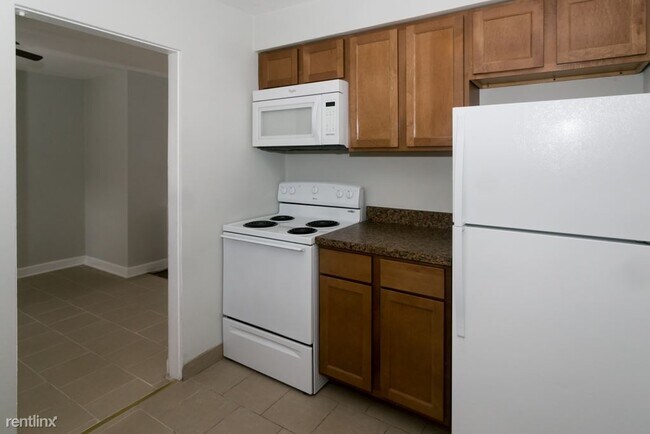 Building Photo - 7347 N Sheridan Rd