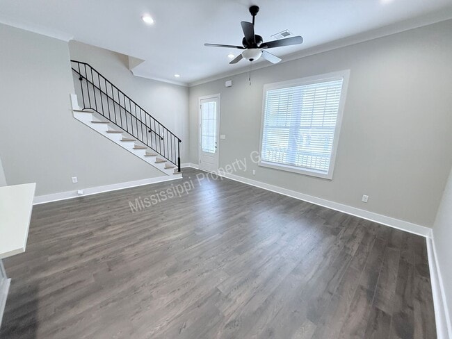 Building Photo - 1402 Pleasant Dr