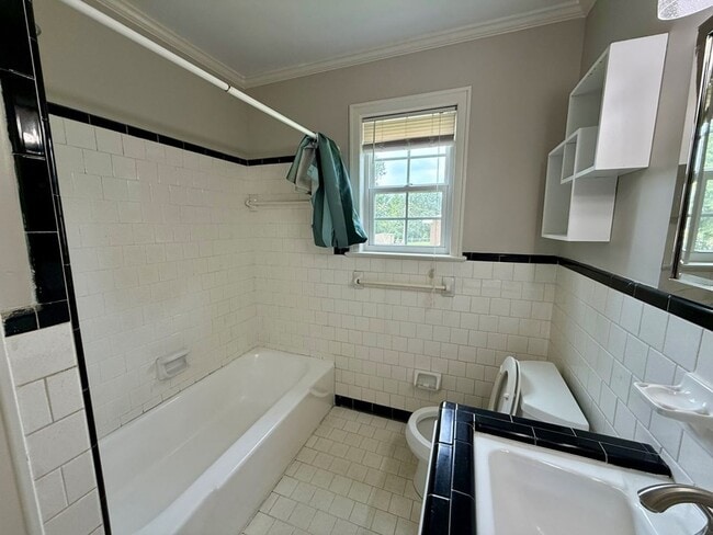 Building Photo - 325 Homewood Ave