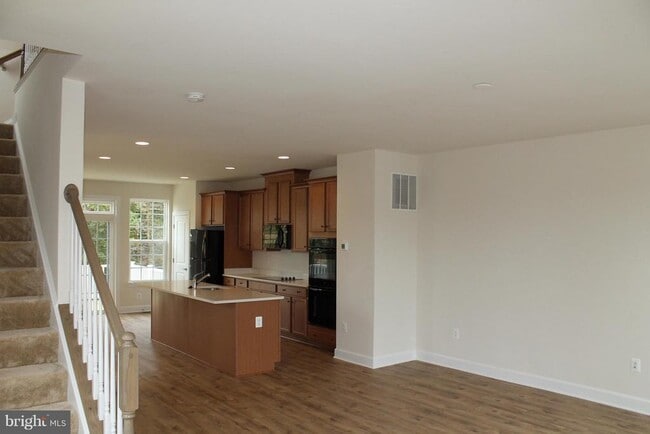 Building Photo - 10665 Hinton Wy