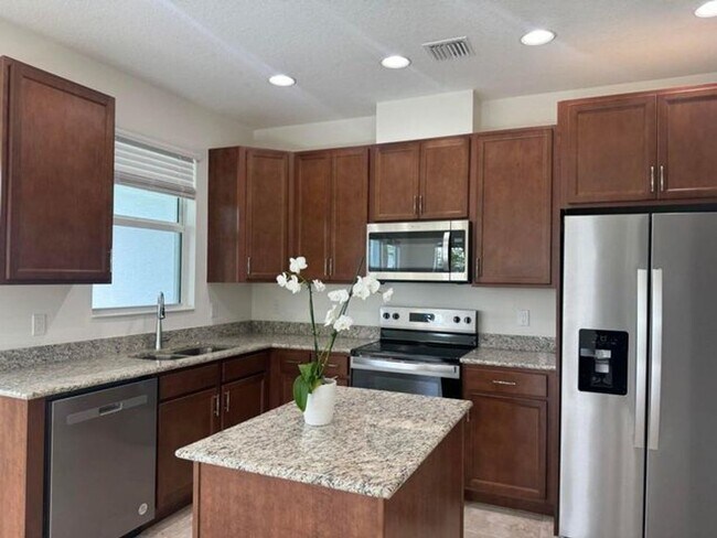 Foto del edificio - 16452 Millenium Ct