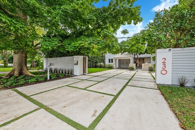 Building Photo - 230 Ridgewood Rd