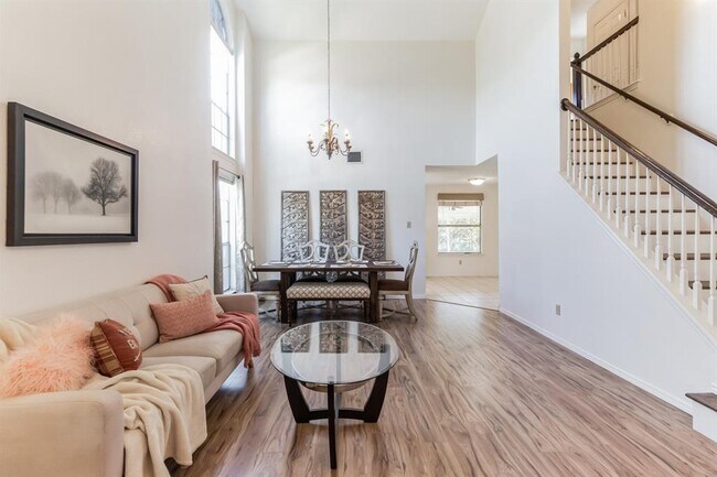 Foto del edificio - 7801 Callbram Ln