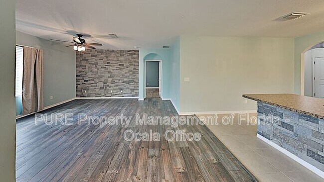 Building Photo - 4615 NE 27th St