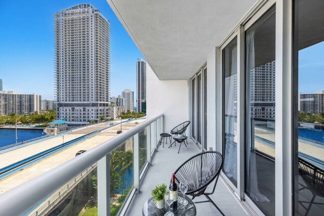 Building Photo - 2601 E Hallandale Beach Blvd