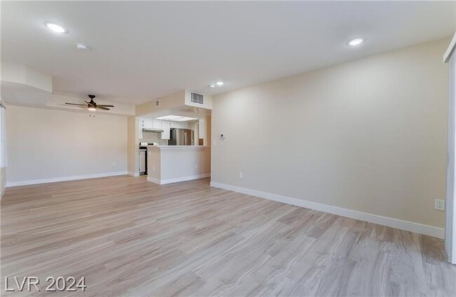 Building Photo - Remodeled Downstairs 2-Bedroom / 2-Bathroo...