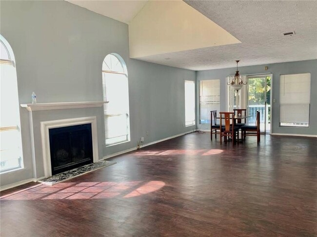 Foto del edificio - 1310 Hampton Hill Ct