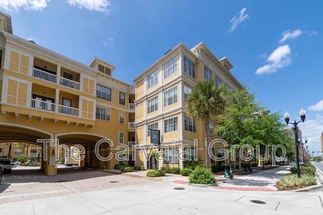 Building Photo - 860 N Orange Ave