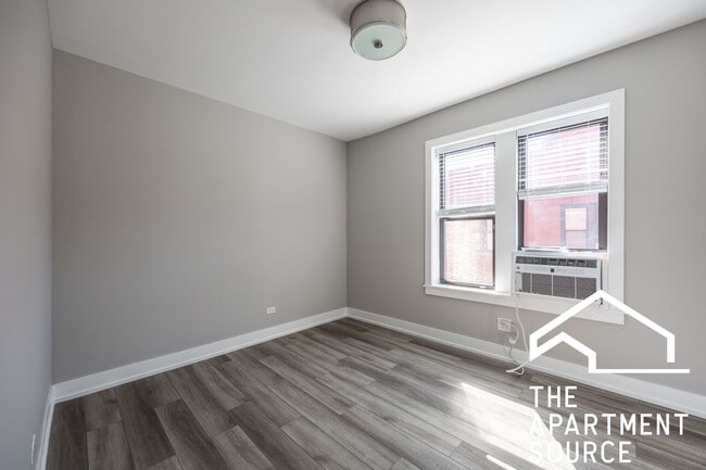 Building Photo - 3943 N Janssen Ave