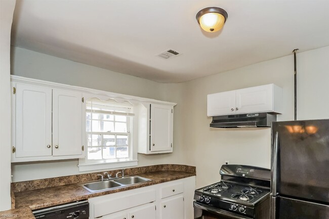 Building Photo - 3 br, 1 bath House - 1850 MEMORIAL Drive SE