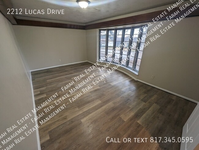 Building Photo - 2212 Lucas Dr