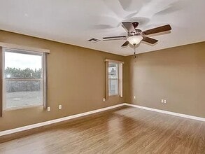 Building Photo - 18838 N Lakeforest Dr