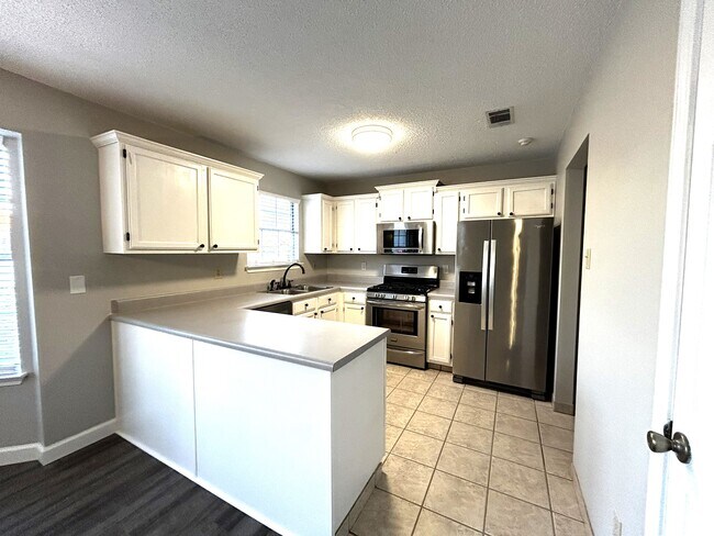 Foto del edificio - 3604-3604 Meadowlake Dr