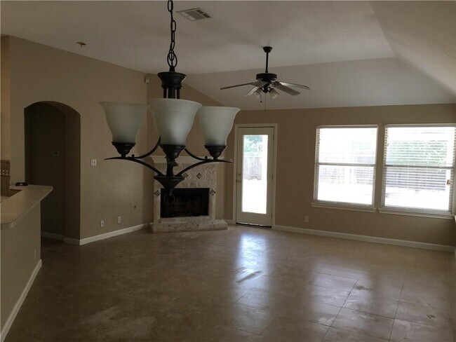 Building Photo - 1105 Glendalough Dr