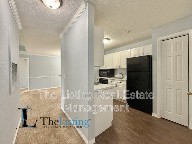 Building Photo - 18001 Richmond Pl Dr