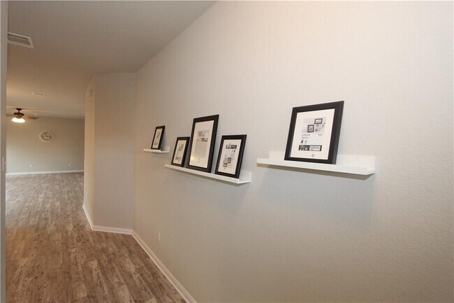 Foto del edificio - 457 Galway Bay Ln