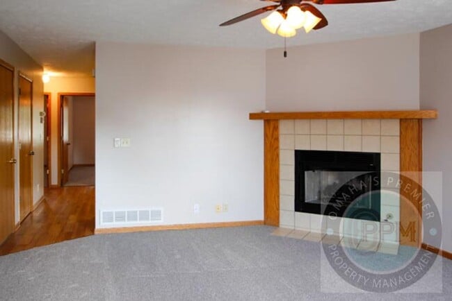 Building Photo - Comfortable 2 Bedroom/ 2 Bathroom Duplex |...