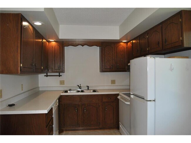 Building Photo - 631 13th St S