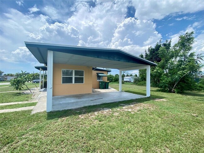 Building Photo - 3444 Lucerne Terrace