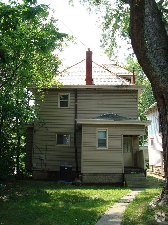 Building Photo - 2326 Indianola Ave