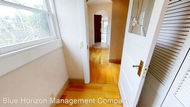 Foto del edificio - 3 br, 2.5 bath House - 819 W. Figueroa Street