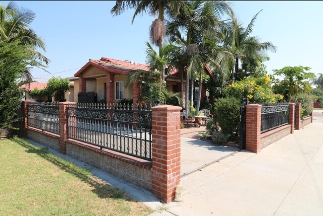 Photo - 8755 Maple St House