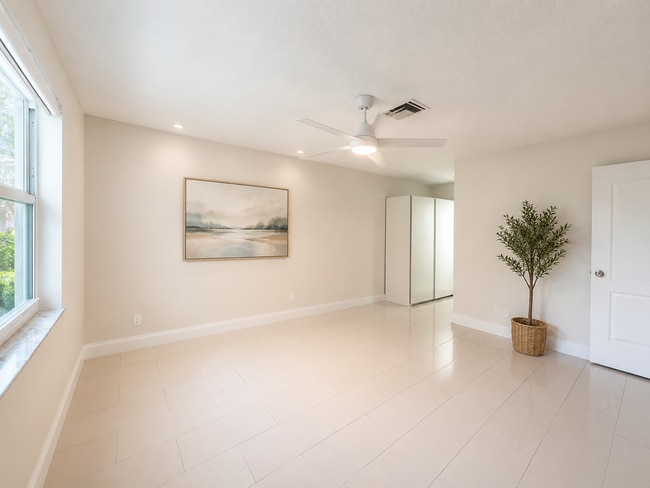 Building Photo - 13741 Flora Pl