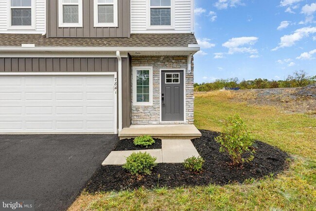 Building Photo - 7841 Briarwood Dr