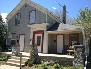 Building Photo - 131-133 Diamond Ave SE