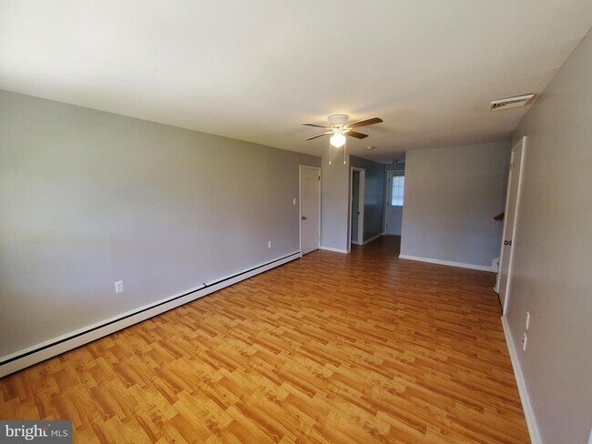 Building Photo - 944 Westview Terrace