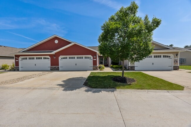 Building Photo - Redwood Pataskala