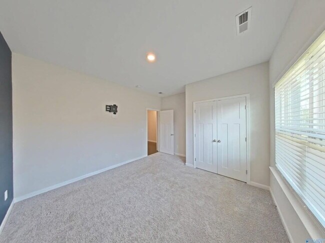 Building Photo - "Charming 3-Bed Oasis with Granite Touches & Hardwood Elegance and loads of high tech upgrades in...